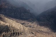 Randonnée dans un paysage accidenté de l'Himalaya au Népal. par Photolovers reisfotografie Aperçu