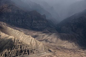 Randonnée dans un paysage accidenté de l'Himalaya au Népal. sur Photolovers reisfotografie