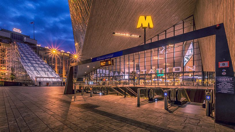 Metro Centraal Station Rotterdam von Henri van Avezaath