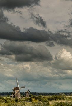 Dunkle wolken Kinderdijk von Mark den Boer