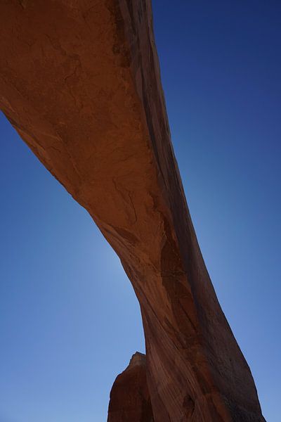 Poort in woestijn van Jan-Thijs Menger