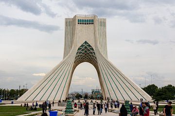 Azadi Tower in Teheran, Iran van Marcel Alsemgeest
