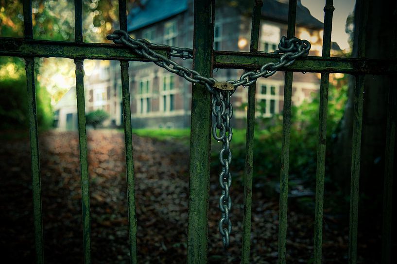 Schelluinen,Closed by Piotr Aleksander Nowak