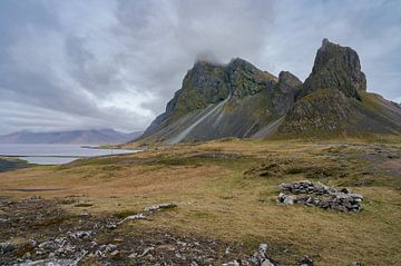 Eystrahorn berg in IJsland van Tim Vlielander