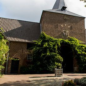 Château d'Arcen près du village d'Arcen/ la basse-cour. sur Hans Blommestijn