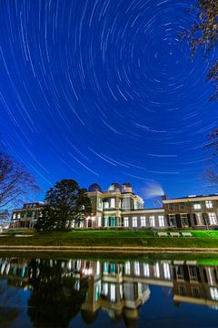 Leiden Observatory at night by Eric van den Bandt