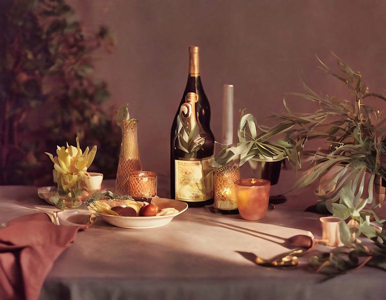 Nature morte sur une table avec des fleurs, des bougies et du vin par The Photo Artist