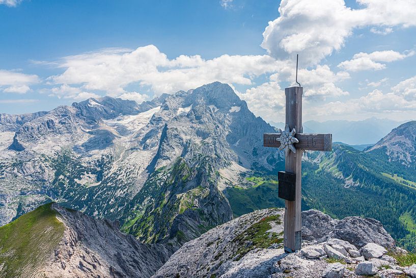 Bergpanorama "Gipfelkreuz mit Dachstein" von Coen Weesjes