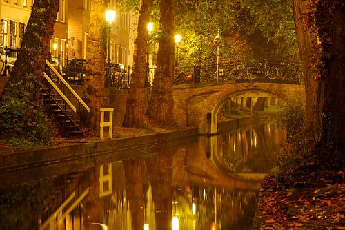 Nieuwegracht à Utrecht avec le pont Magdalena sur Donker Utrecht