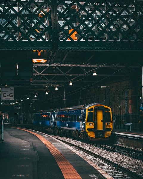 Edinburgh by Hello Pompoyo