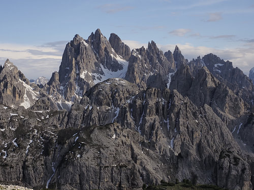 Spectaculaire bergfoto van de beroemde Drie Toppen in de Dolomieten - een tijdloos motief voor alle bergliefhebbers. Heldere structuren, indrukwekkende rotswanden en de onmiskenbare alpine achtergrond