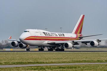 Vertrek Kalitta Air Boeing 747-400F vrachtvliegtuig. van Jaap van den Berg