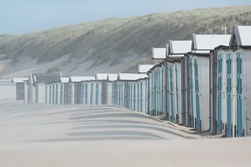 Blue beach houses at pole 17 on the North Sea beach of Texel. by Ron Poot