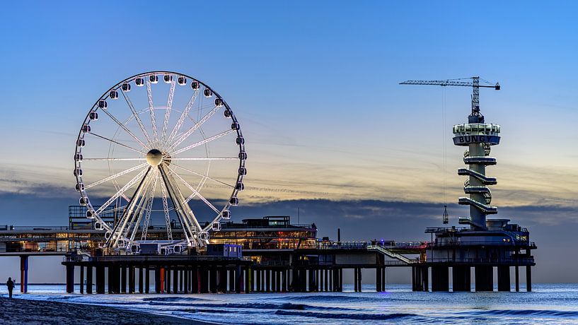 Scheveningen Pier. von Jaap van den Berg