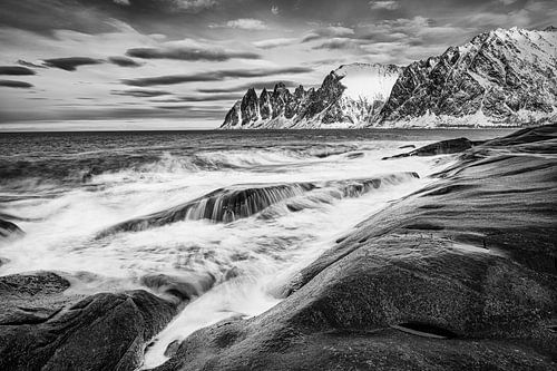 Monochroom Arctisch zeegezicht