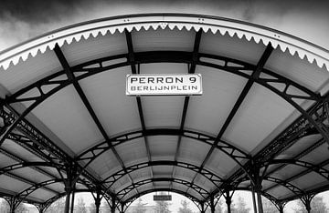 Perron 9 by M. van Oostrum