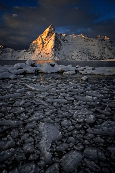 Montagnes pointues sur les Lofoten par Dirk-Jan Steehouwer
