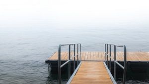 Jetée sur le lac de Côme en Italie sur Nynke Altenburg