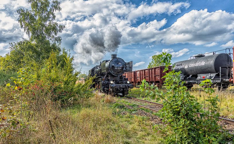 Stoomtrein 52 532 bij aankomst in Simpelveld van John Kreukniet