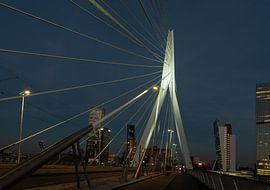 Erasmusbrücke Rotterdam mit Skyline