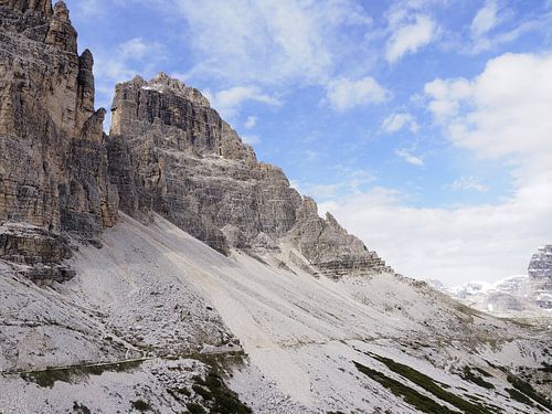 Spectaculaire bergfoto van de beroemde Drie Toppen in de Dolomieten - een tijdloos motief voor alle bergliefhebbers. Heldere structuren, indrukwekkende rotswanden en de onmiskenbare alpine achtergrond
