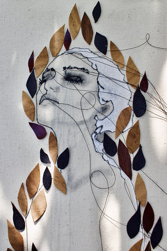 'Woman with Wood' sur Kim Rijntjes