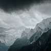 Dikke bewolking boven de Oostenrijkse Alpen van Melissa Peltenburg