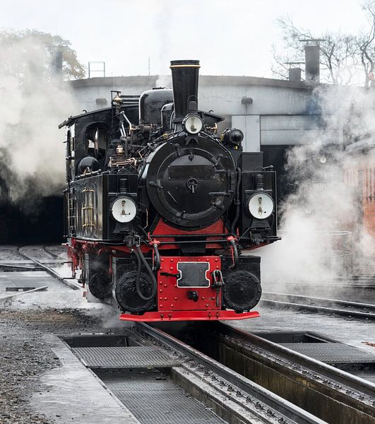 old black steam locomotive in germany von ChrisWillemsen