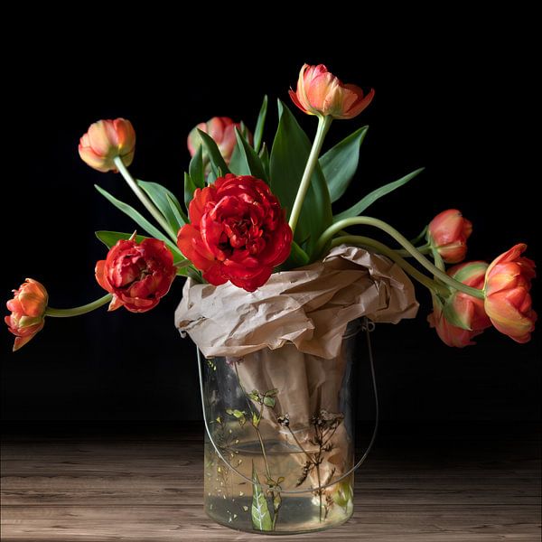Vase mit Tulpen von Erwin Bak