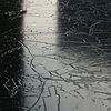 Abstract van stadse ijs reflectie in zwart wit van Annemie Hiele