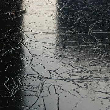 Abstract van stadse ijs reflectie in zwart wit
