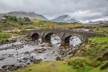 Oude brug Sligachan, eiland Skye van Christian Müringer