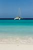 Catamaran bij klein Curacao no. 1 van Arnoud Kunst thumbnail