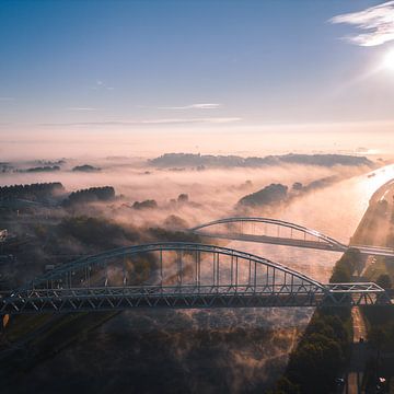 Brücken in der Morgendämmerung von Dennis Van Wieren