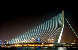 Erasmusbrücke Rotterdam mit Sternenhimmel der Große Bär