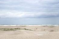 Strand met witte wolken op terschelling van Karijn | Fine art Natuur en Reis Fotografie thumbnail