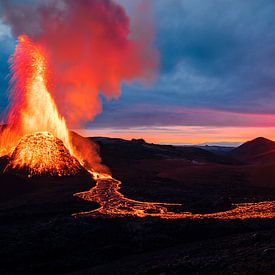 Sunrise over the Fagradalsfjall volcano by Martijn Smeets