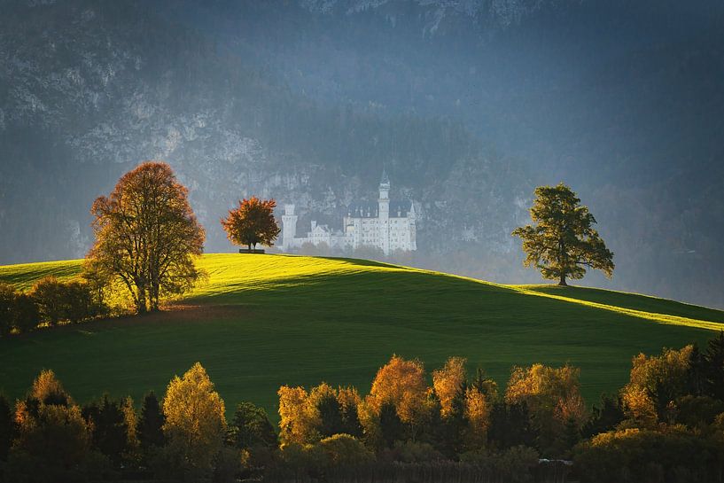 Neuschwanstein castle with autumn trees by Daniel Pahmeier