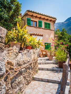 Deià dorp in Mallorca met tuin van Mustafa Kurnaz