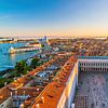 Piazza San Marco und Lagune von oben, Venedig, Italien von Aloke Design