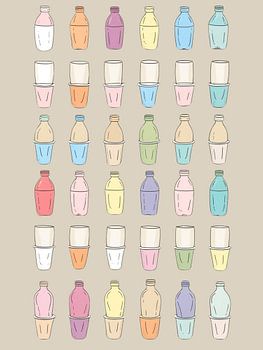 Flaschen und Becher in der Küche