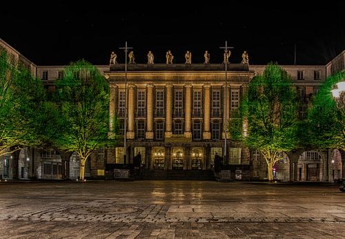Stadhuis Wuppertal Barmen bij nacht