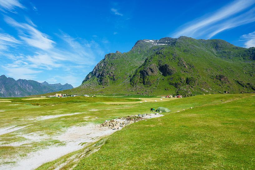 Mountains on the Lofoten Islands in Norway van Rico Ködder