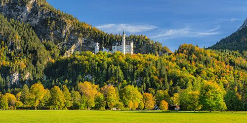 Neuschwanstein Castle in autumn