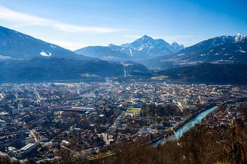 Uitzicht over de stad Innsbruck van ManfredFotos