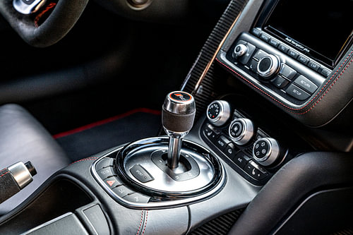 Audi R8 V10 Plus sportwagen versnellingspook