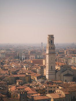 Ein nebliger Tag in Verona, Italien