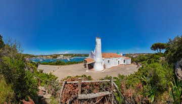 De Stella Maris kerk in de Smeralda Coast bouwstijl, uitzicht over de jachthaven, Porto Cervo, Sardinia, Italië van Rene van der Meer
