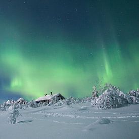 Landschap van Noorderlicht en huis in Finland van HansKl