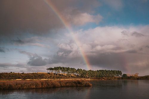 Lever de soleil avec arc-en-ciel